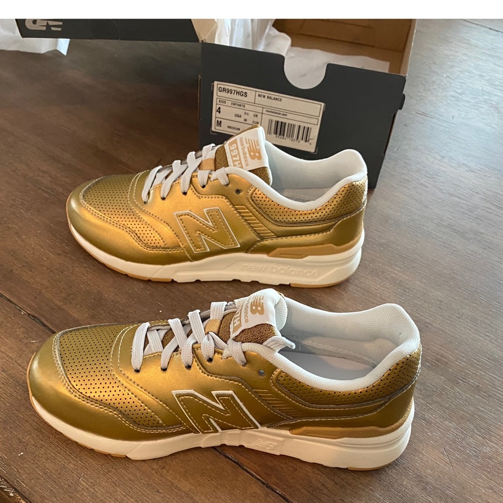 Kids New balance tennis shoes